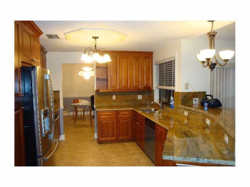 15846 Waverly Manor - Photo 3 of 11