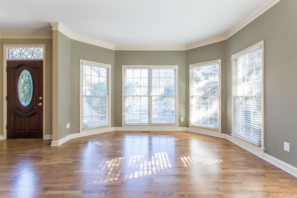 123 Candler Oaks Ln - Photo 3 of 33