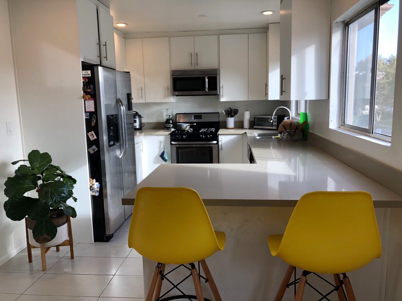 149 S Hayworth Ave - Photo 2 of 4