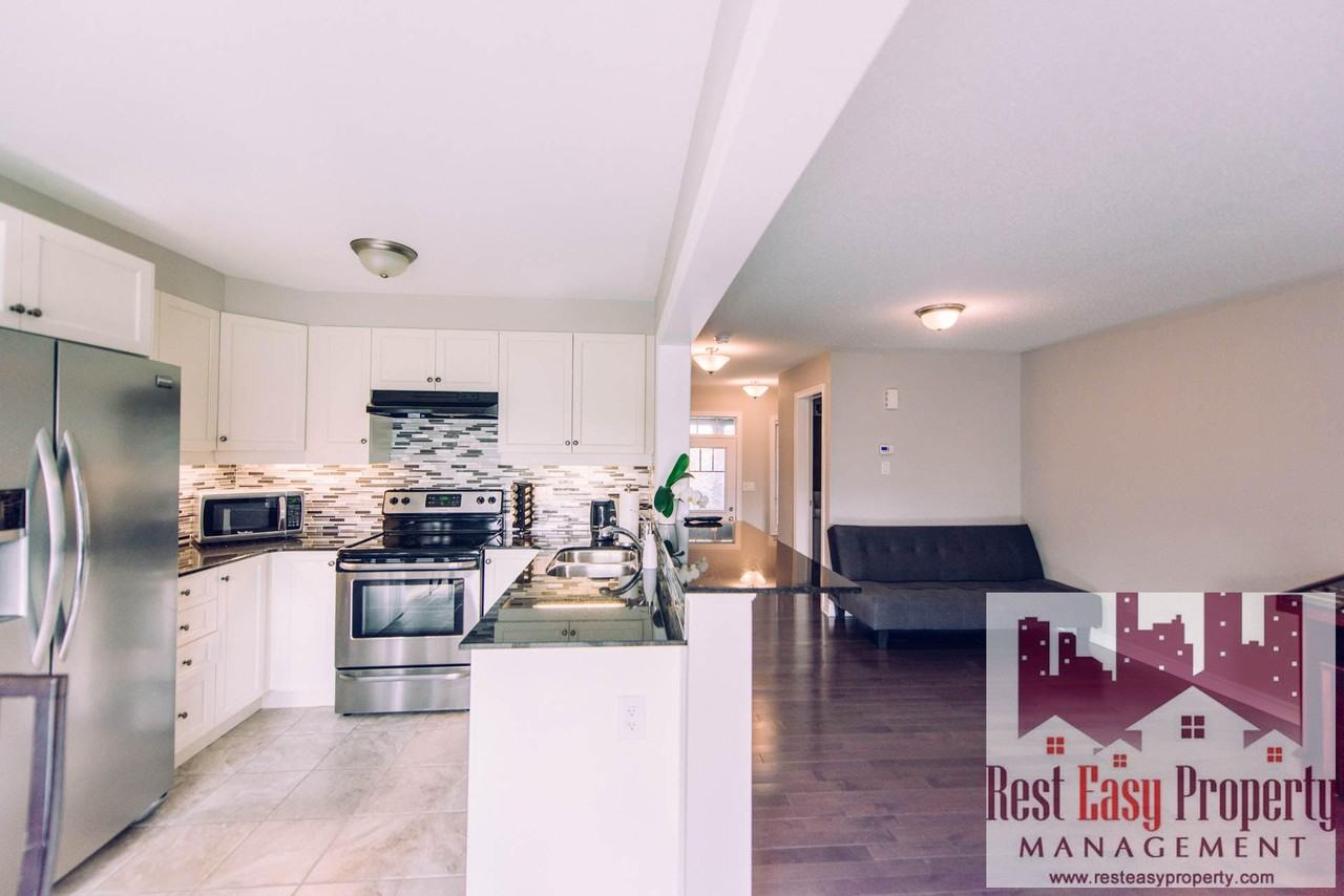 736 Mayfly Crescent - Photo 3 of 9