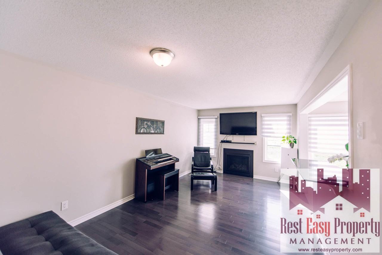 736 Mayfly Crescent - Photo 2 of 9