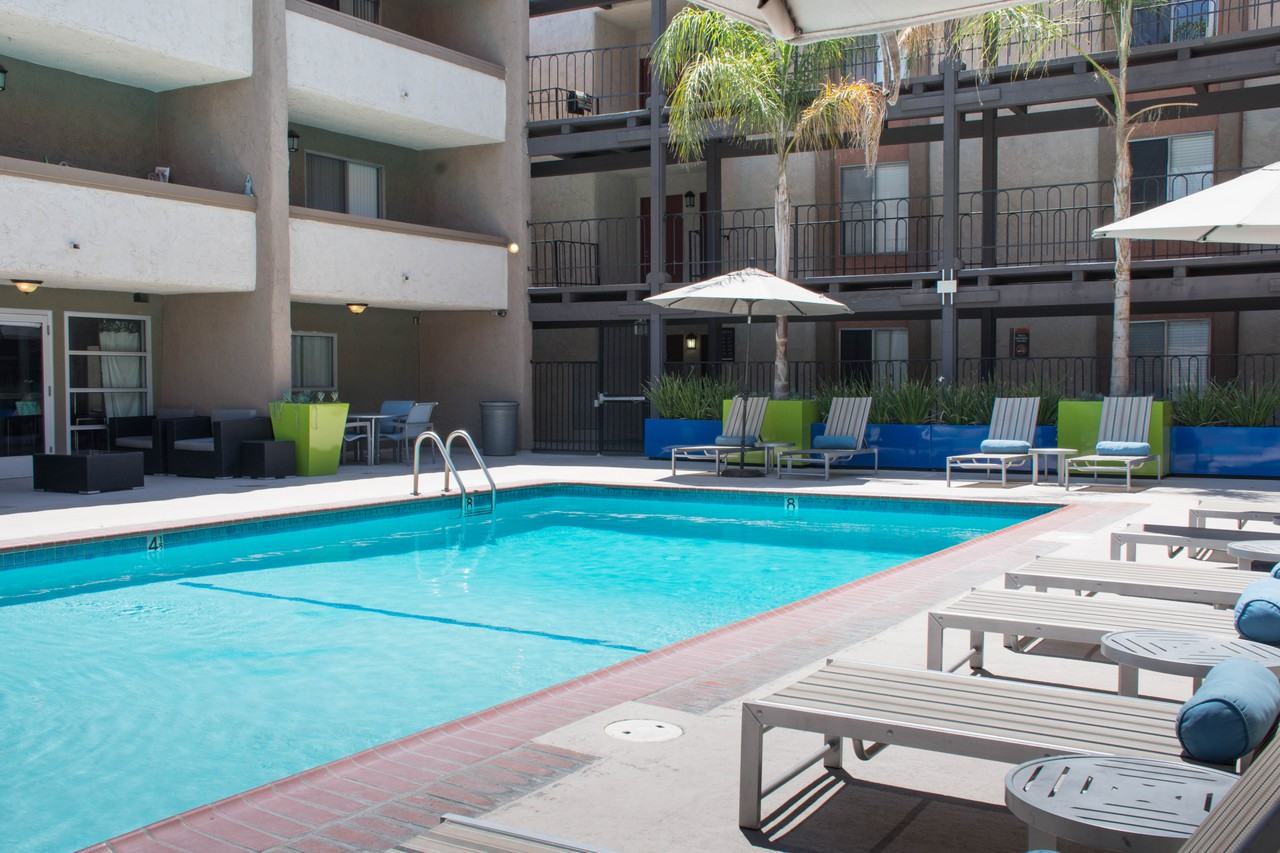 The Howard - Photo 7 of 25