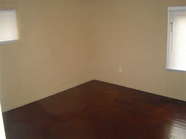 1635 Herbert St - Photo 3 of 4