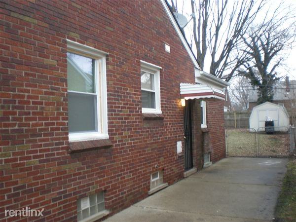 9562 Hazelton - Photo 2 of 4