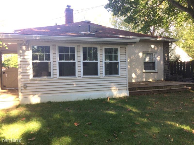 102 S. Essex Avenue - Photo 2 of 6