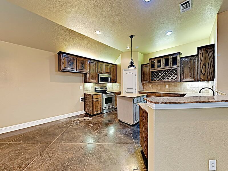 114 Muirfield Dr - Photo 3 of 16