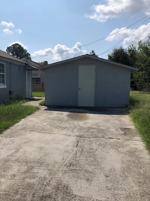 901 Carter Street - Photo 3 of 16