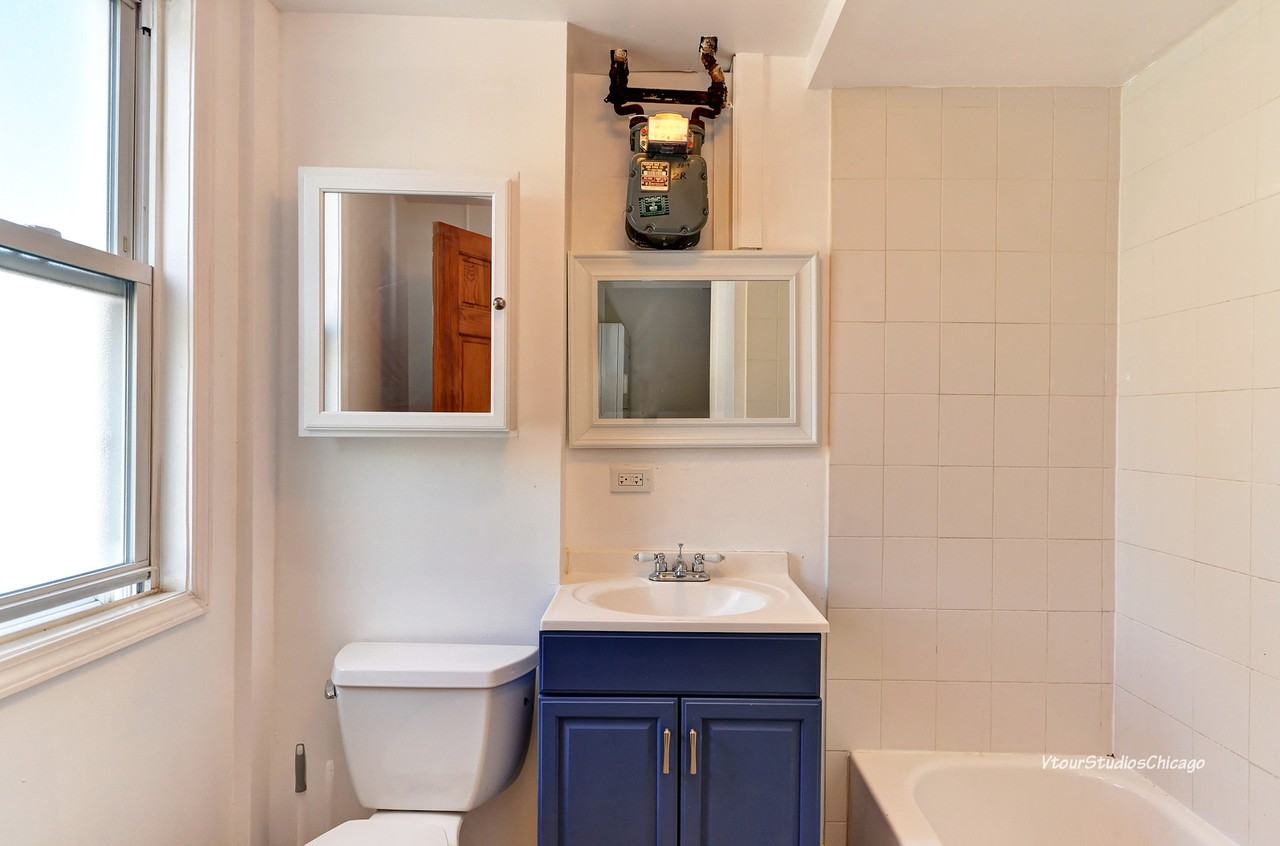 3819 W Diversey Ave #2R - Photo 2 of 11