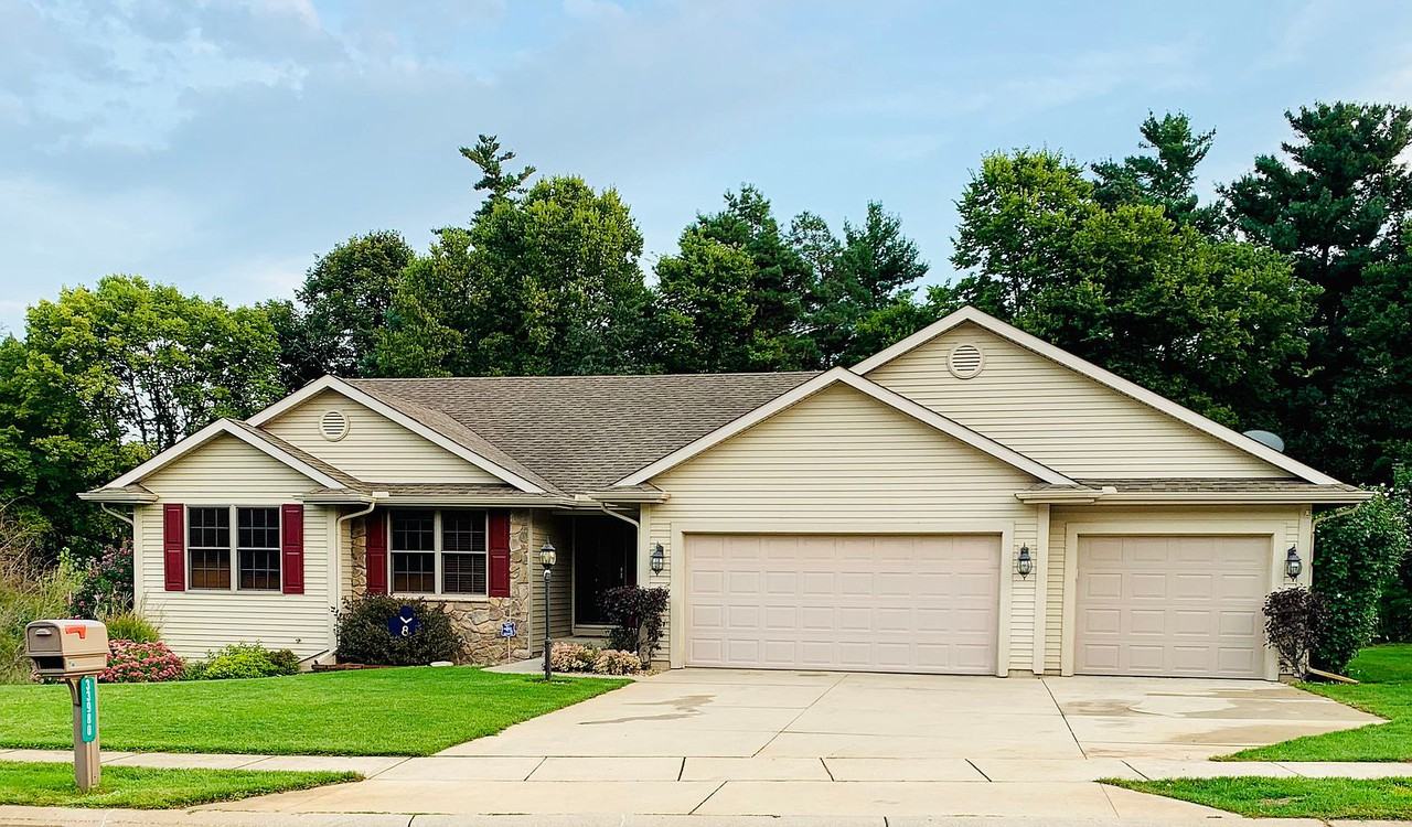 33980 Prairie Edge Drive - Photo 2 of 9