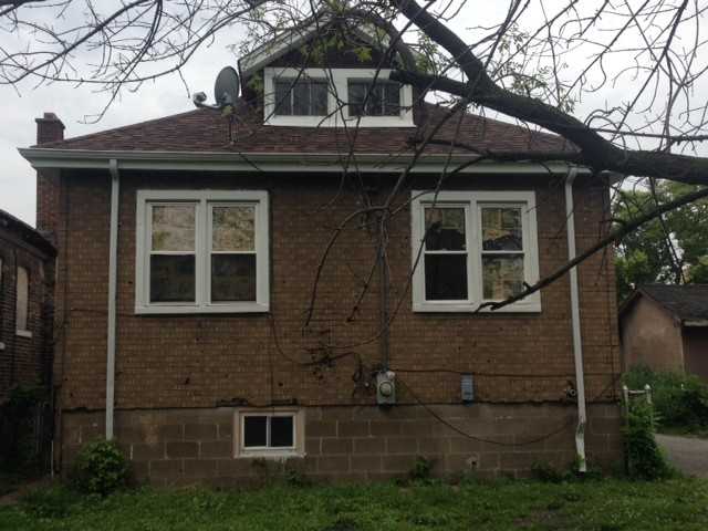10615 S Bensley Ave - Photo 3 of 3