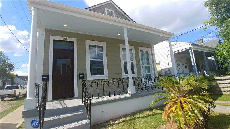 1702 Cambronne - Photo 2 of 21