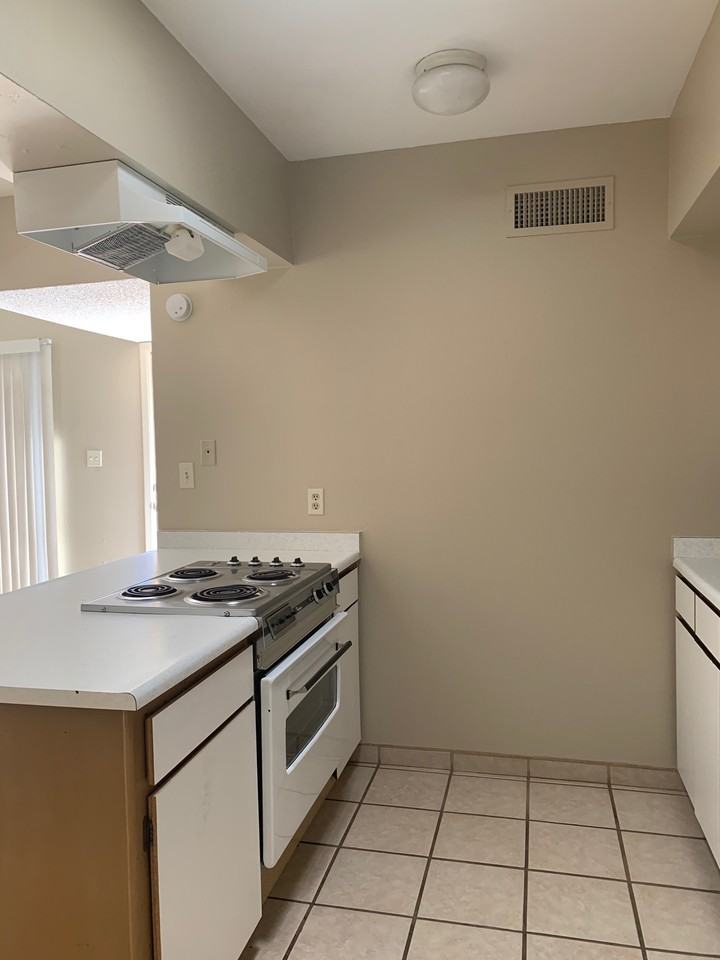 3204 N Cherry Ave - Photo 2 of 8