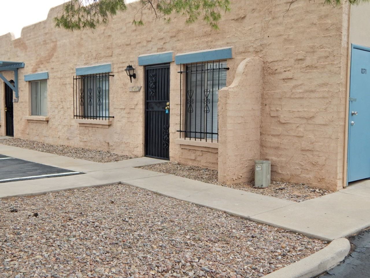 1071 E Halcyon Rd - Photo 2 of 9