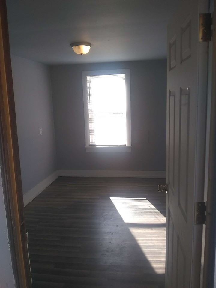 1008 N L St - Photo 3 of 17