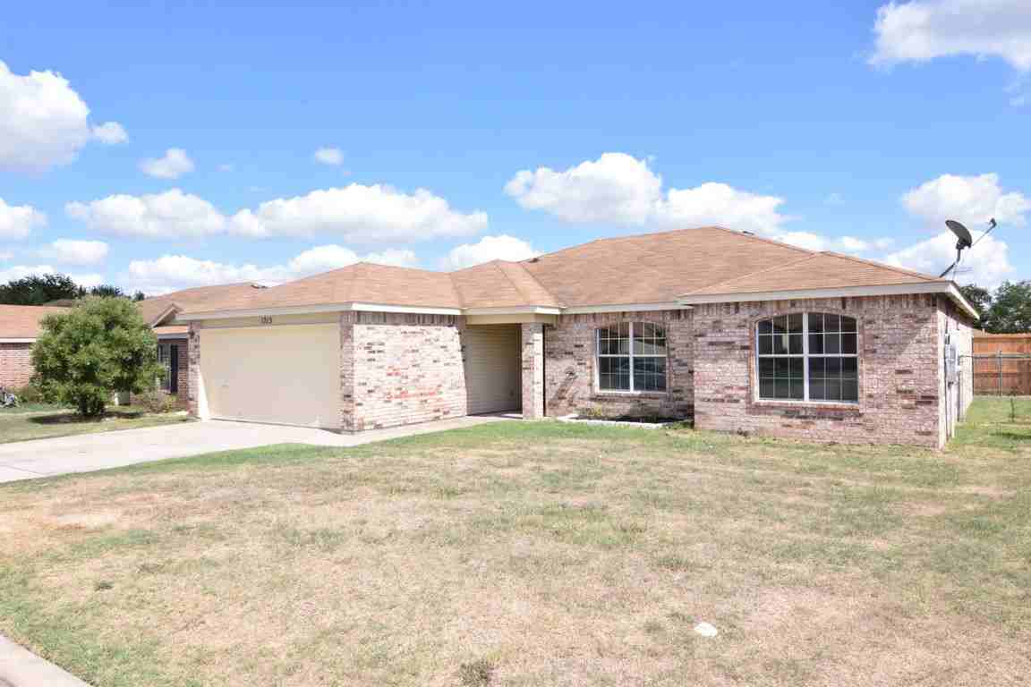 1713 Freedom Loop - Photo 2 of 20