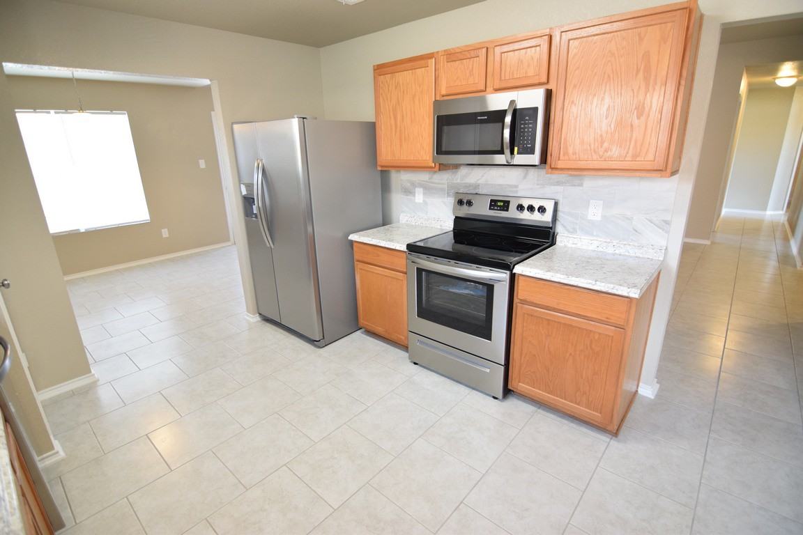 1713 Freedom Loop - Photo 3 of 20