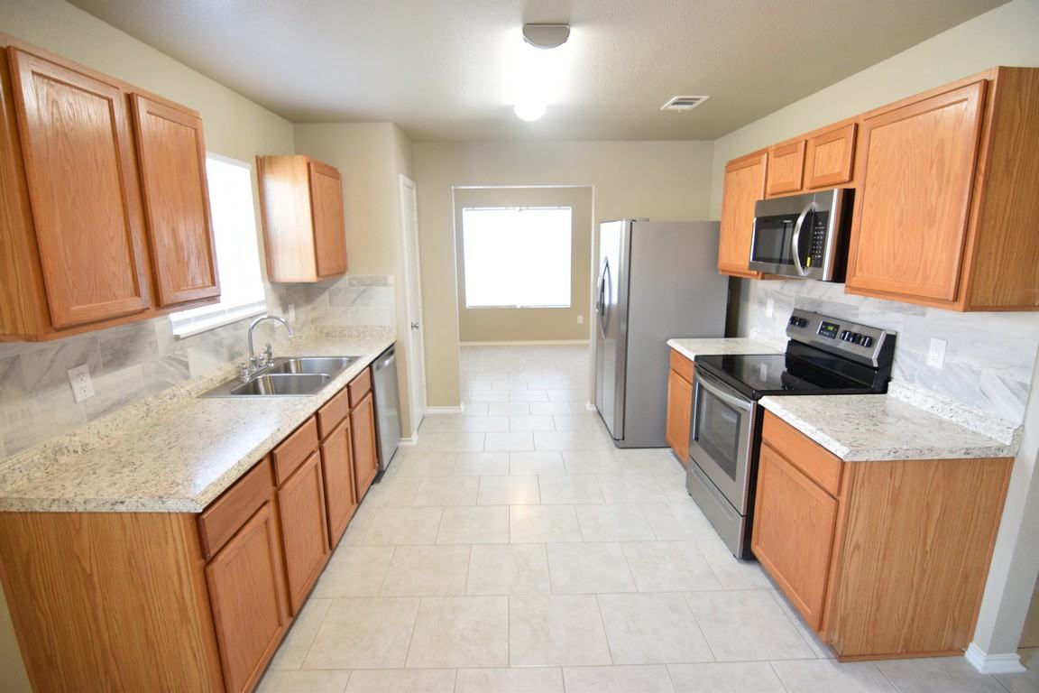 1713 Freedom Loop - Photo 4 of 20