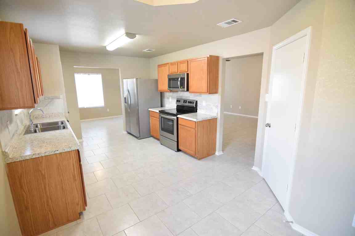 1713 Freedom Loop - Photo 5 of 20