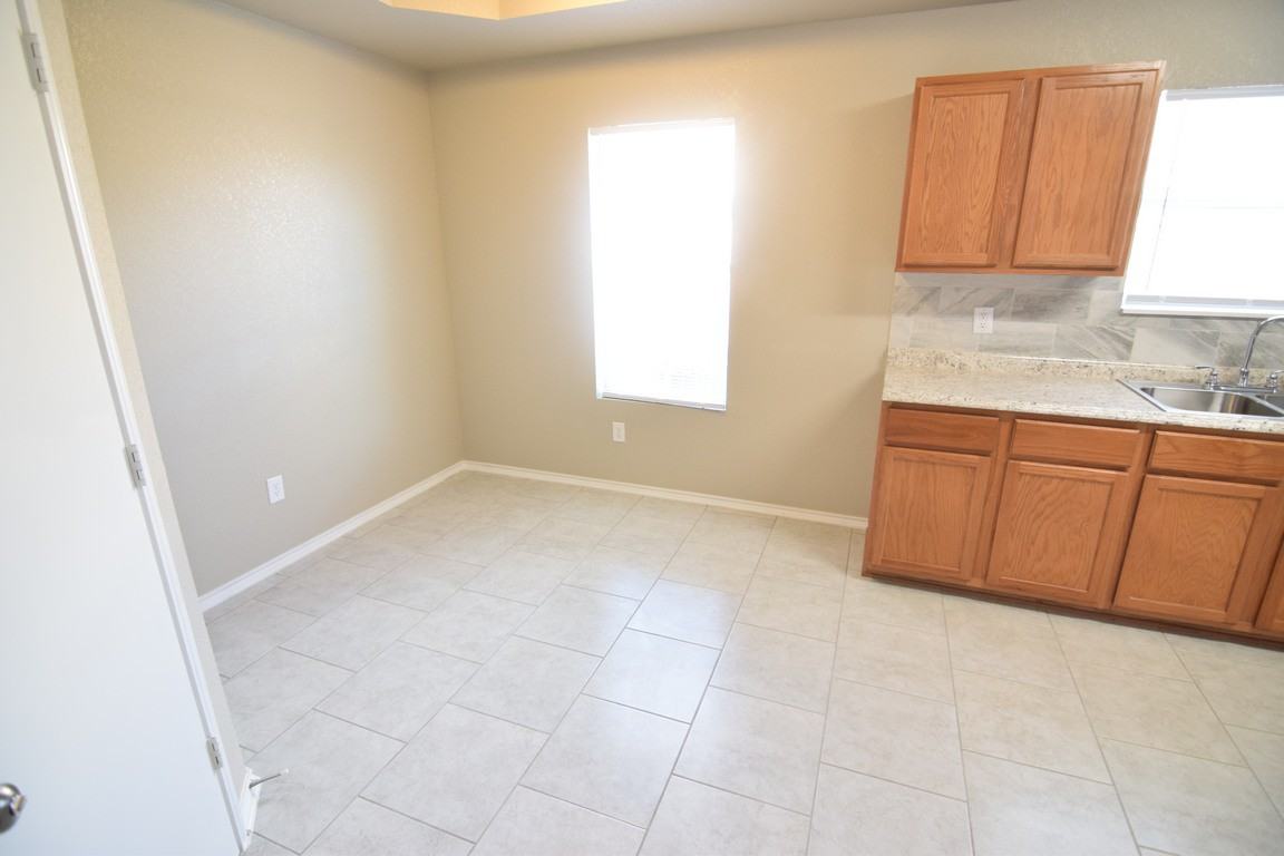 1713 Freedom Loop - Photo 6 of 20