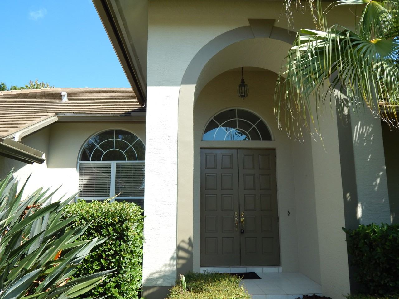 1306 Forestedge Blvd - Photo 3 of 31