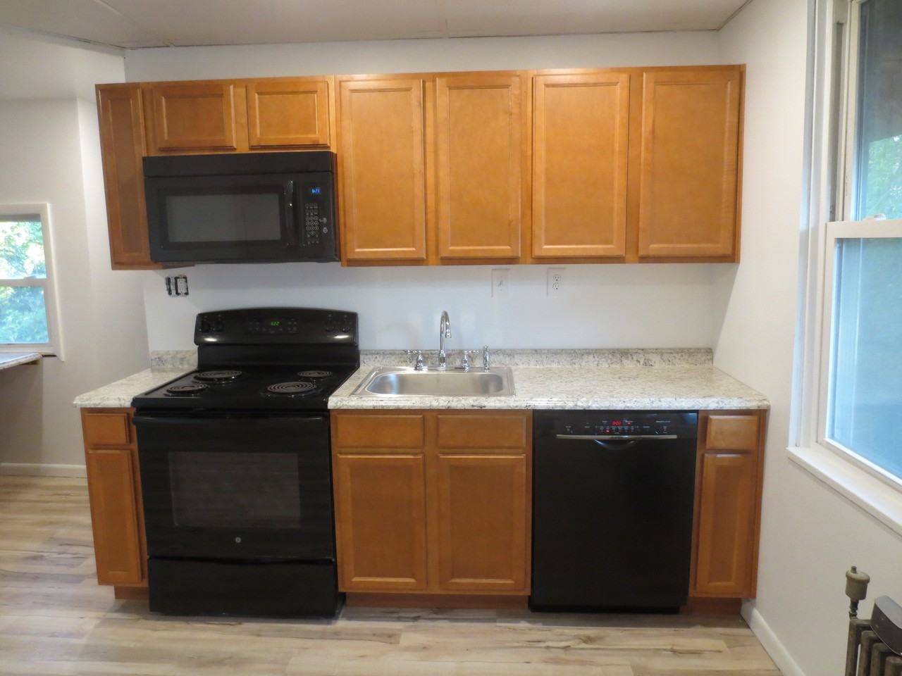 2421 Beechwood Boulevard #C - Photo 3 of 32