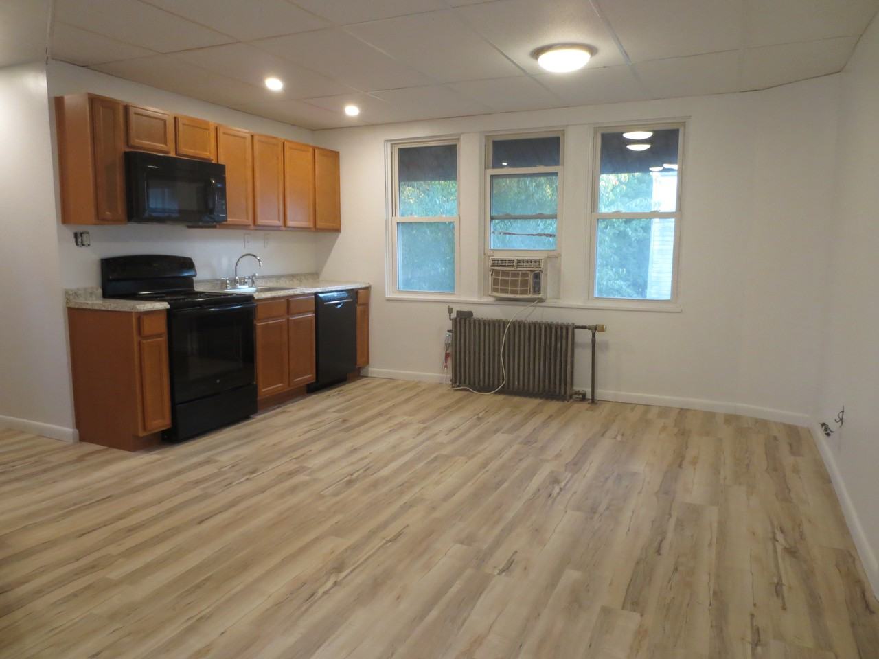 2421 Beechwood Boulevard #C - Photo 4 of 32