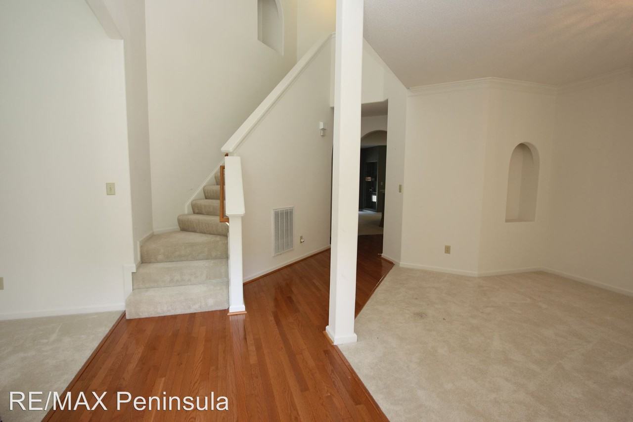 9290 Kings Landing Lane - Photo 3 of 16