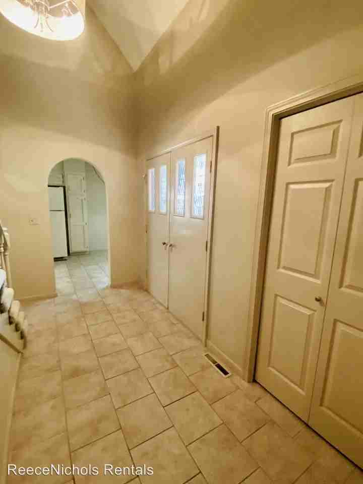 120 Woodbridge Lane - Photo 3 of 19