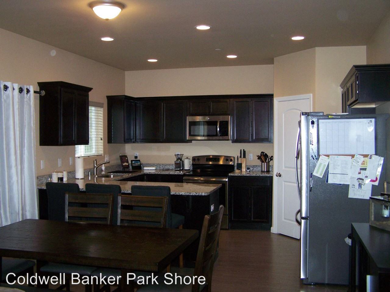 821 Se Kinsley Ln - Photo 2 of 9