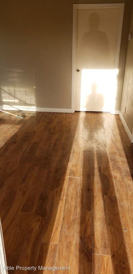 2030 So. J St. - Photo 3 of 8