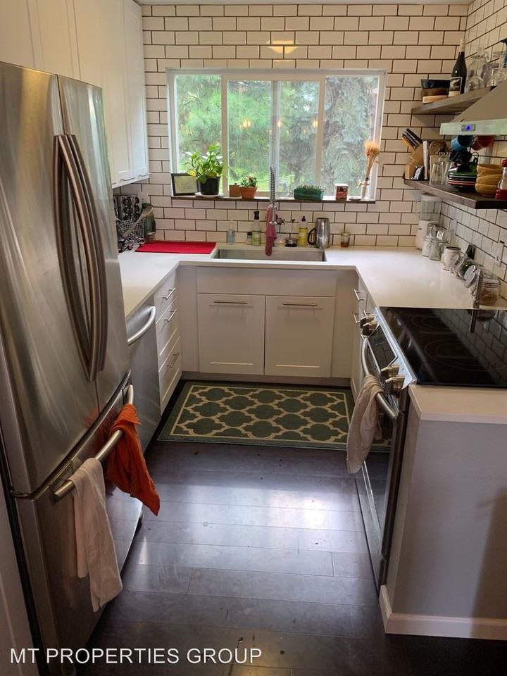2413 B 56th St. - Photo 2 of 11