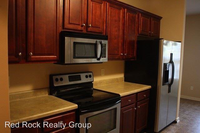 303 Meadow Circle - Photo 3 of 8