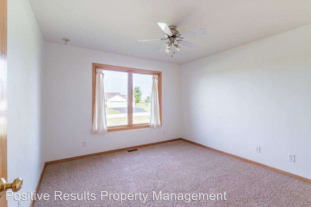 105 Hickory Lane - Photo 3 of 17