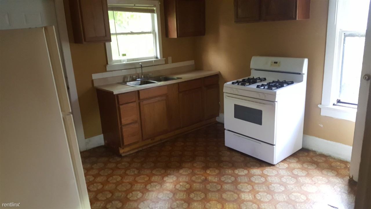 831 Madison Ave - Photo 2 of 8