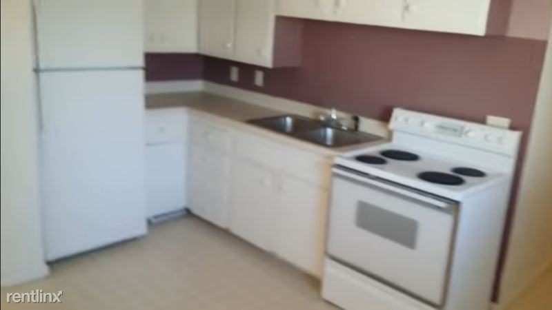 205 Hayes St E Right Side - Photo 2 of 5