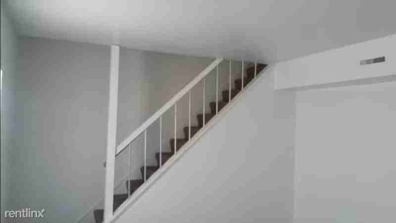 205 Hayes St E Right Side - Photo 3 of 5