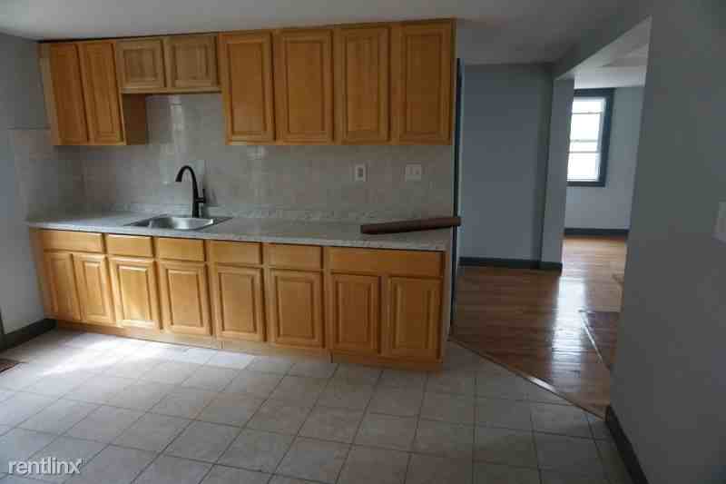 204 Dewey St B - Photo 2 of 8