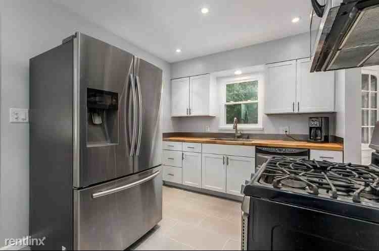 696 E Beaumont Rd - Photo 2 of 9