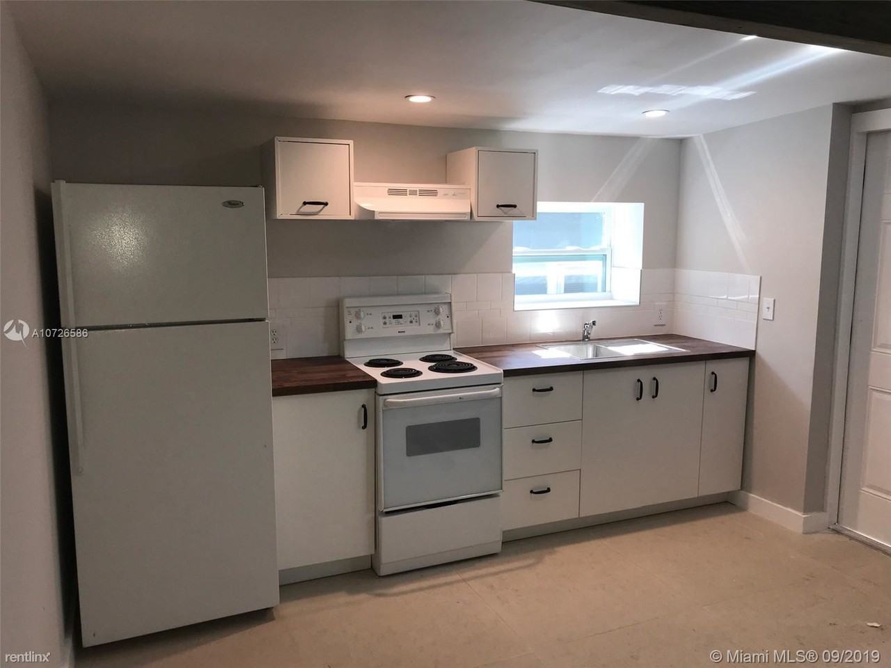 821 Sw 29th Ct #3 - Photo 2 of 17