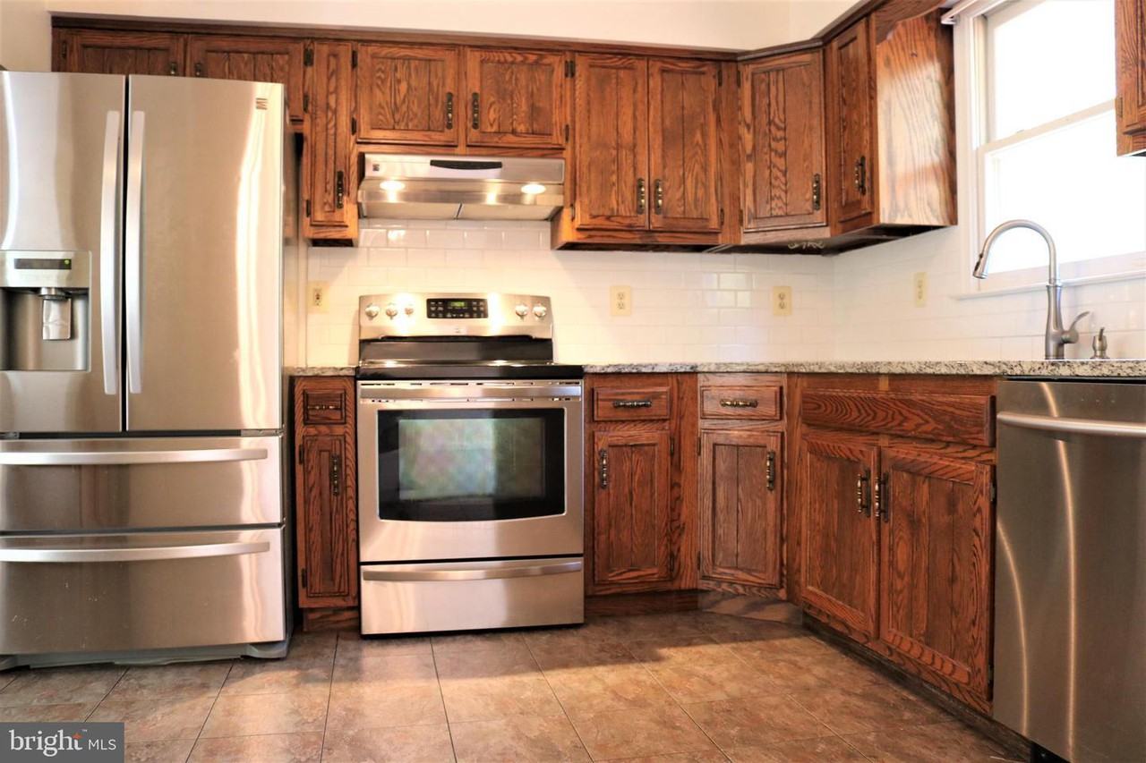 7521 Monroe Drive - Photo 3 of 35