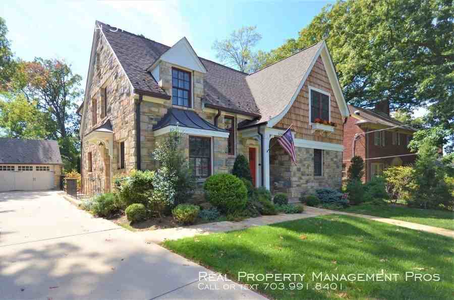 3166 18th St N - Photo 2 of 37