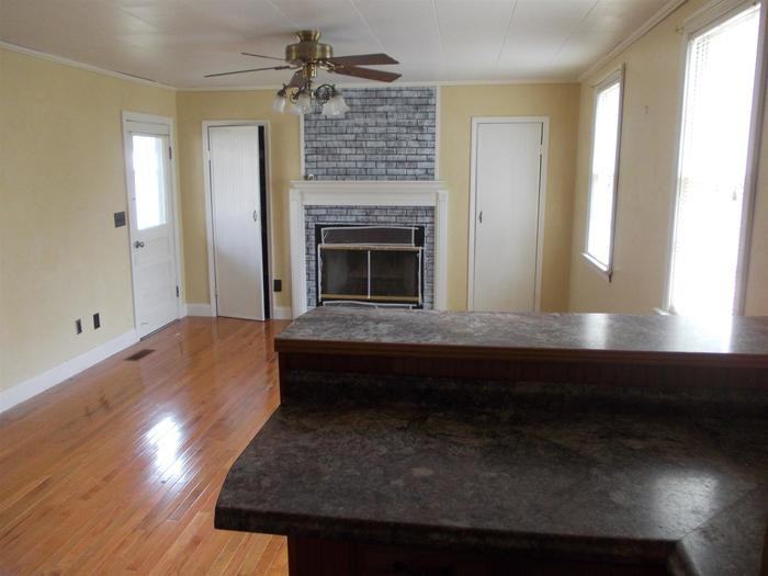 405 Hadley Avenue - Photo 3 of 9