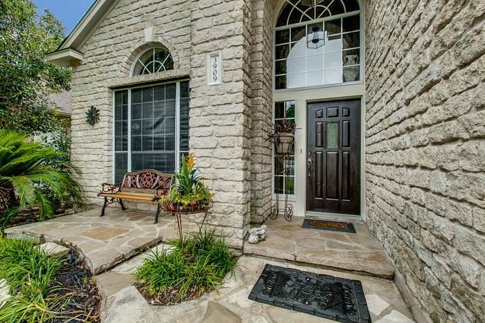 3909 Shaker Lane - Photo 3 of 33