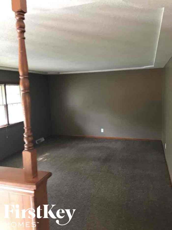 7946 East 100 Terrace - Photo 2 of 11