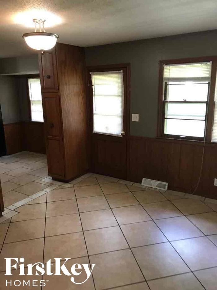 7946 East 100 Terrace - Photo 3 of 11