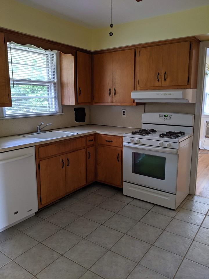 2315 Lyde Pl - Photo 3 of 7