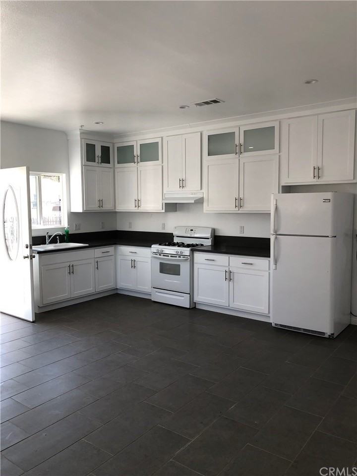 10821 Anzac Avenue - Photo 2 of 6