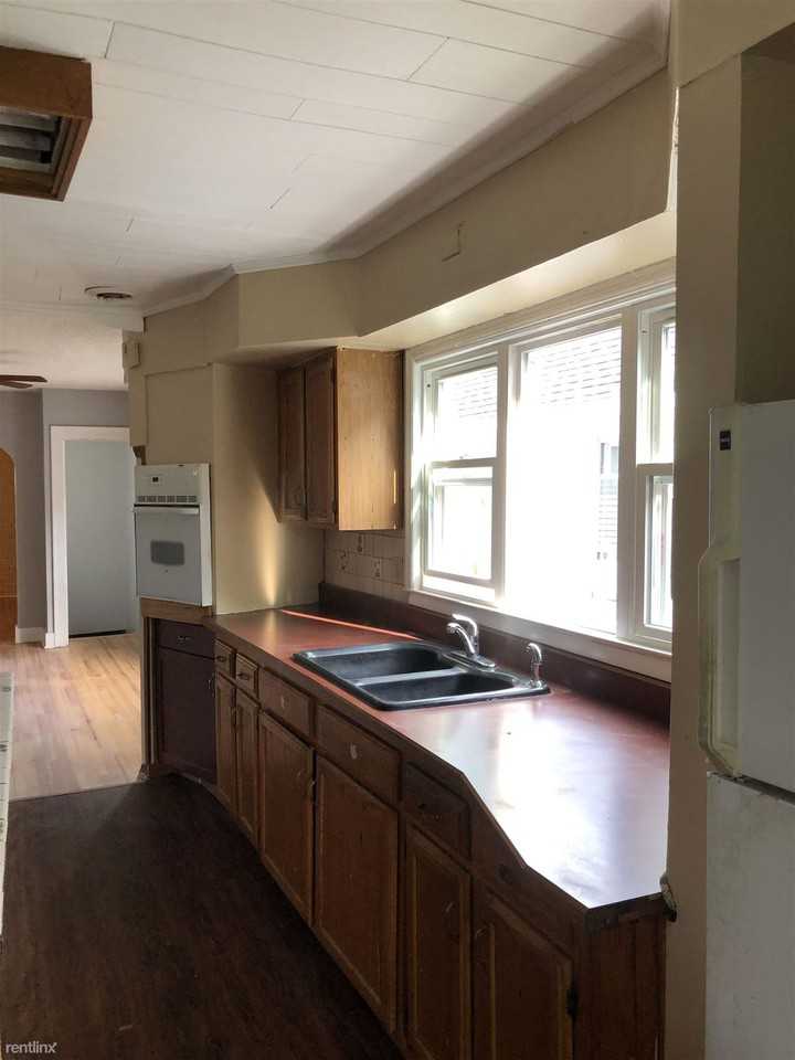 838 Cutler St - Photo 2 of 11