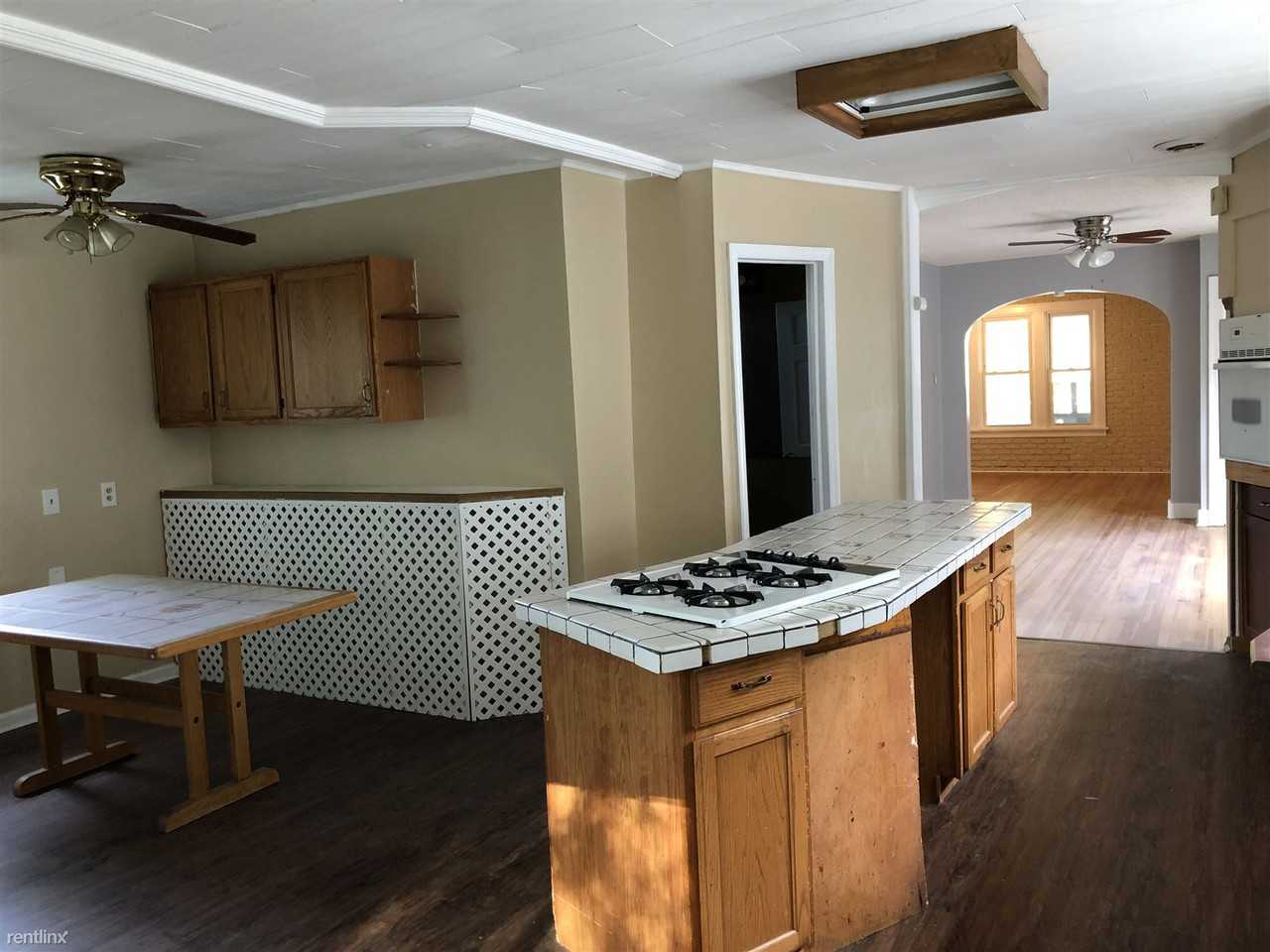 838 Cutler St - Photo 3 of 11