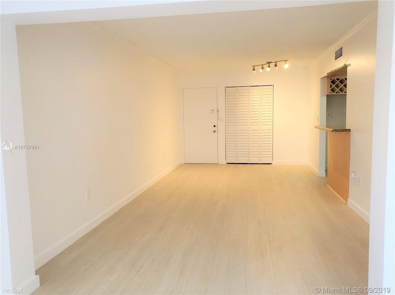 660 W Park Dr - Photo 3 of 19